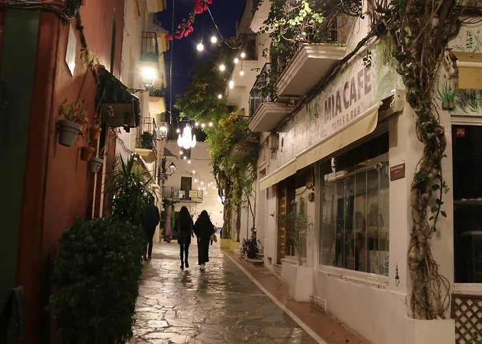 בית נופש Tropical Old Town מארבלה